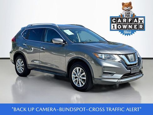 Used 2017 Nissan Rogue SV image 1