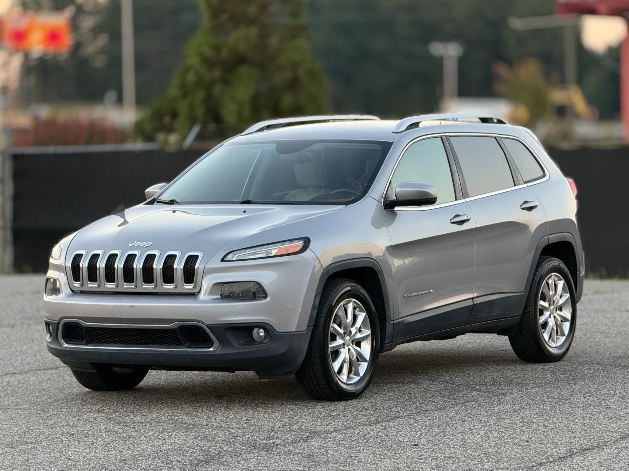 Used 2016 Jeep Cherokee Limited w/ Trailer Tow Group AWD/4WD image 6
