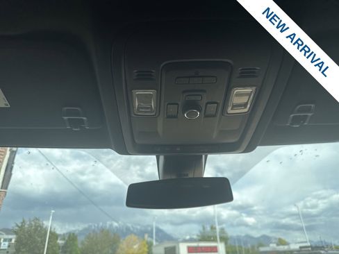 Used 2022 Chevrolet Suburban Premier AWD/4WD image 30
