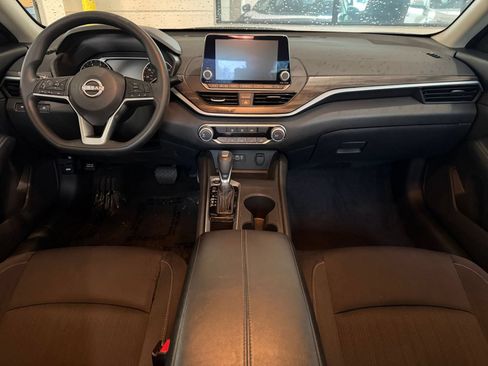 Used 2025 Nissan Altima 2.5 SV FWD image 23