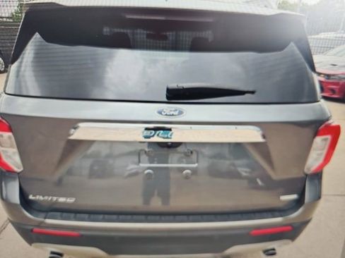 Used 2024 Ford Explorer Limited image 3