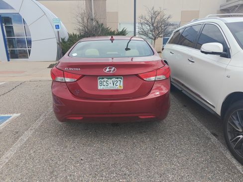 Used 2013 Hyundai Elantra GLS w/ Preferred Pkg image 4