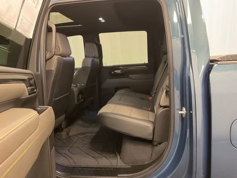 Used 2024 Chevrolet Silverado 2500 ZR2 w/ Technology Package image 31