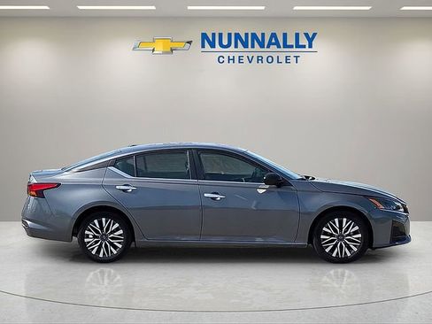 Used 2024 Nissan Altima 2.5 SV image 6