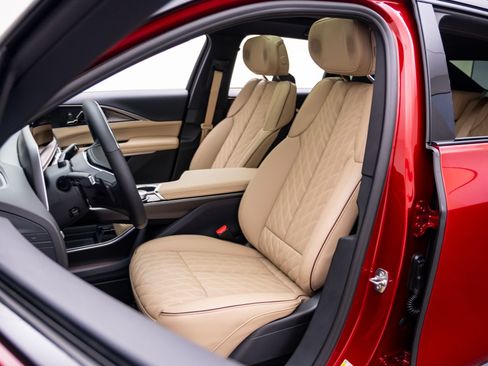 New 2026 Cadillac Lyriq Signature Sport w/ Nappa Leather Package AWD/4WD image 17