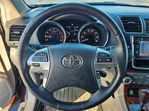 Used 2013 Toyota Highlander Limited image 22