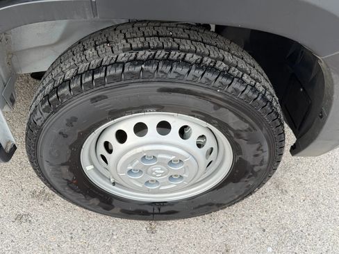 Used 2024 RAM ProMaster 2500 w/ Convenience Group image 21