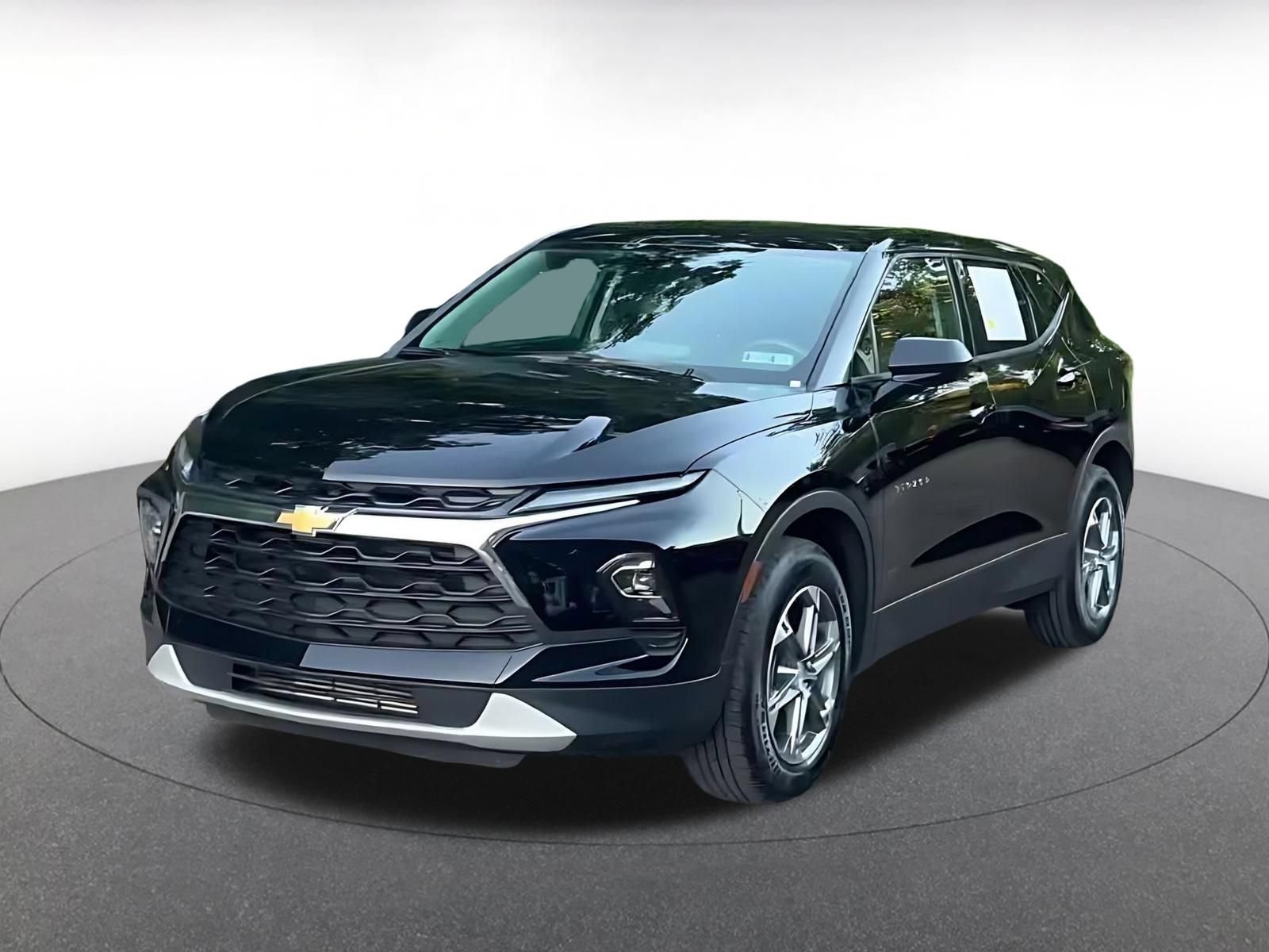 Used 2026 Chevrolet Blazer LT FWD image 6