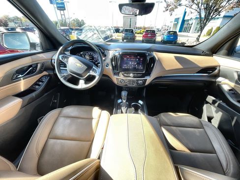 Used 2023 Chevrolet Traverse Premier image 20