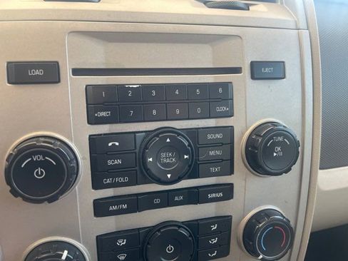 Used 2010 Ford Escape XLT image 19