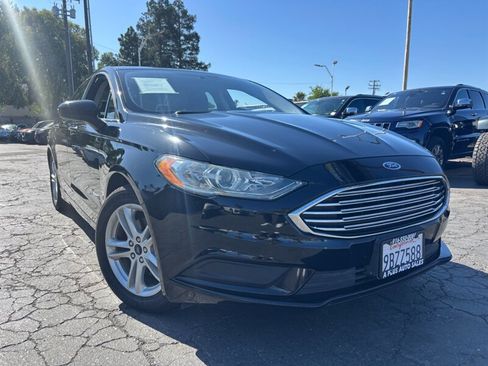 Used 2018 Ford Fusion SE FWD image 1