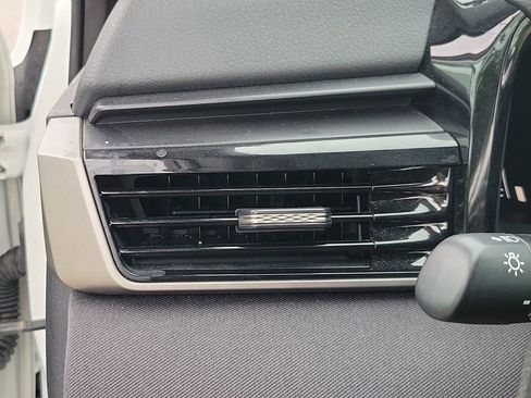 Used 2025 Toyota Camry LE FWD image 33