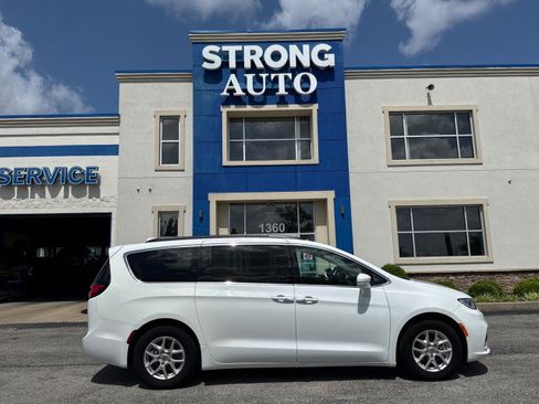 Used 2022 Chrysler Pacifica Touring-L FWD image 16