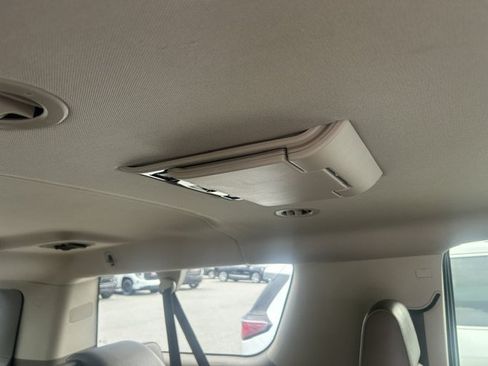 Used 2017 Chevrolet Suburban LT AWD/4WD image 7