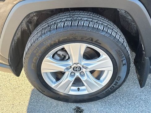 Used 2021 Toyota RAV4 XLE w/ Convenience Package image 40