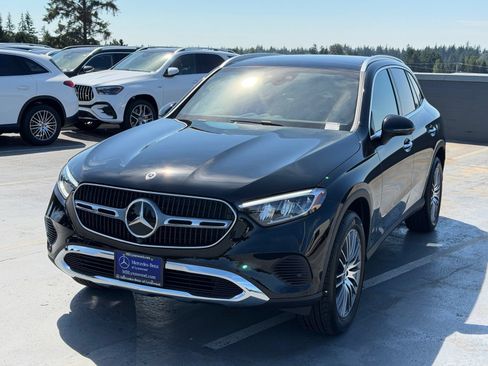 Used 2026 Mercedes-Benz GLC 300 4MATIC image 3