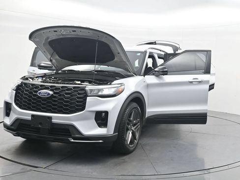 Certified 2026 Ford Explorer ST-Line w/ ST-Line Street Pack RWD image 41