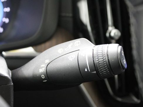 Used 2023 Volvo XC60 B6 Ultimate image 36