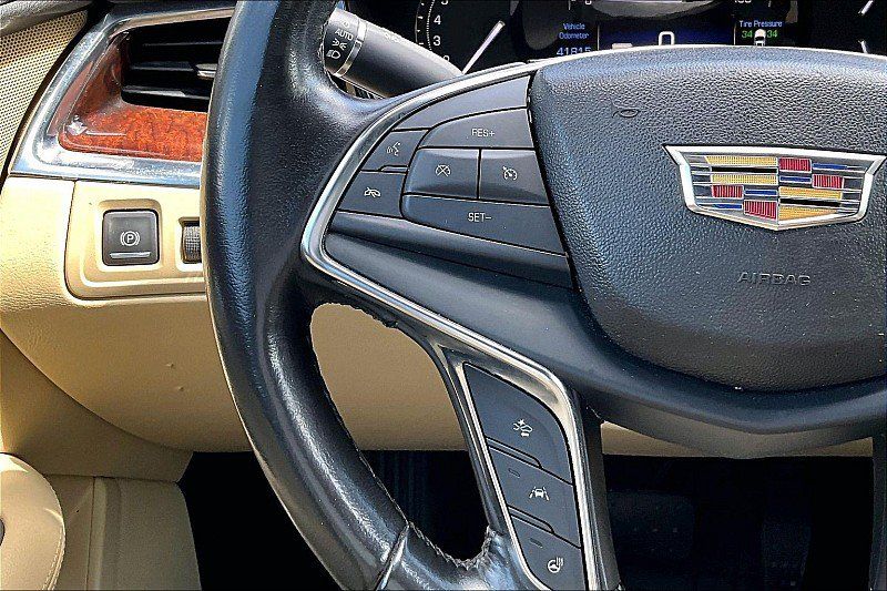 Used 2018 Cadillac XT5 Luxury w/ Driver Awareness Package FWD image 16