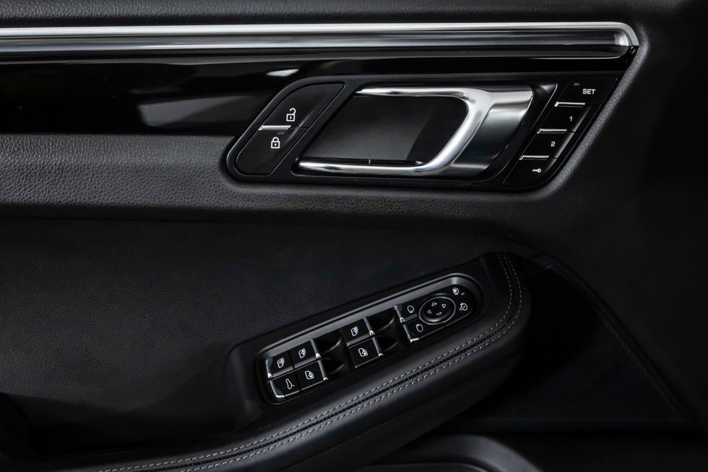 Used 2020 Porsche Macan AWD/4WD image 21