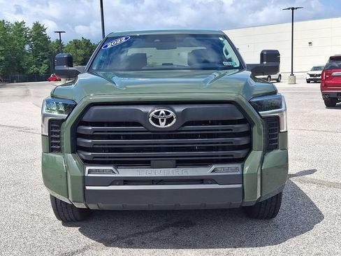 Used 2022 Toyota Tundra SR5 w/ SR5 Convenience Package AWD/4WD image 4