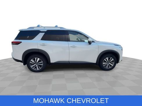 Used 2024 Nissan Pathfinder SL AWD/4WD image 9