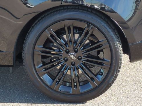 Certified 2024 Land Rover Range Rover SE image 13