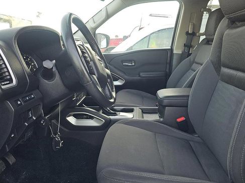 Used 2024 Nissan Frontier SV w/ SV Convenience Package image 6