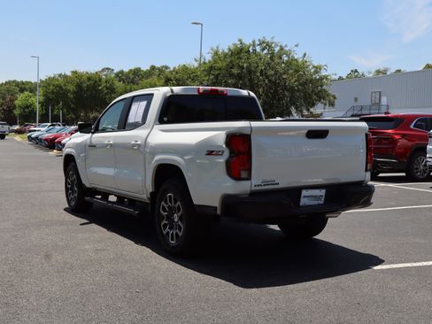 Used 2025 Chevrolet Colorado Z71 w/ Technology Package AWD/4WD image 7