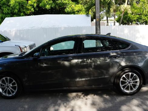 Used 2020 Ford Fusion SE FWD image 3