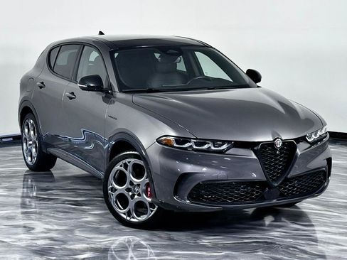 Used 2024 Alfa Romeo Tonale Veloce AWD/4WD image 3