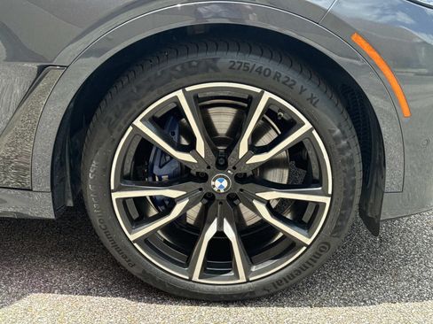 Used 2021 BMW X7 xDrive40i w/ M Sport Package AWD/4WD image 4