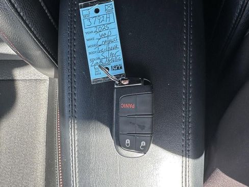 Used 2025 Jeep Compass Trailhawk image 24