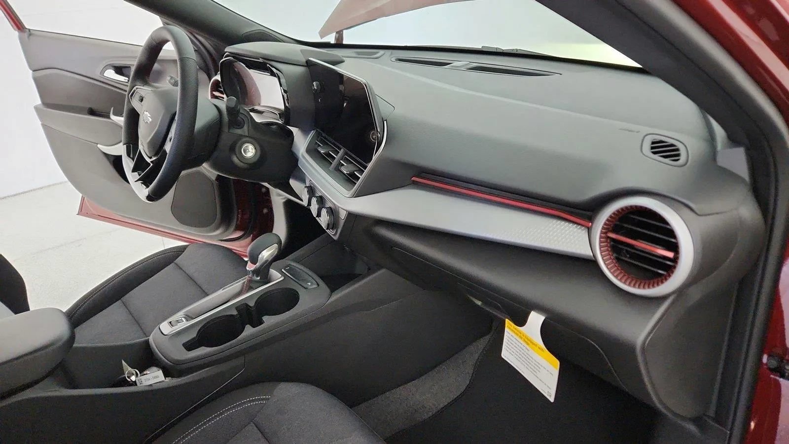 Used 2025 Chevrolet Trax RS w/ Driver Confidence Package FWD image 32