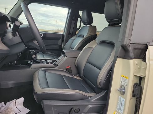 Used 2025 Ford Bronco Outer Banks image 7