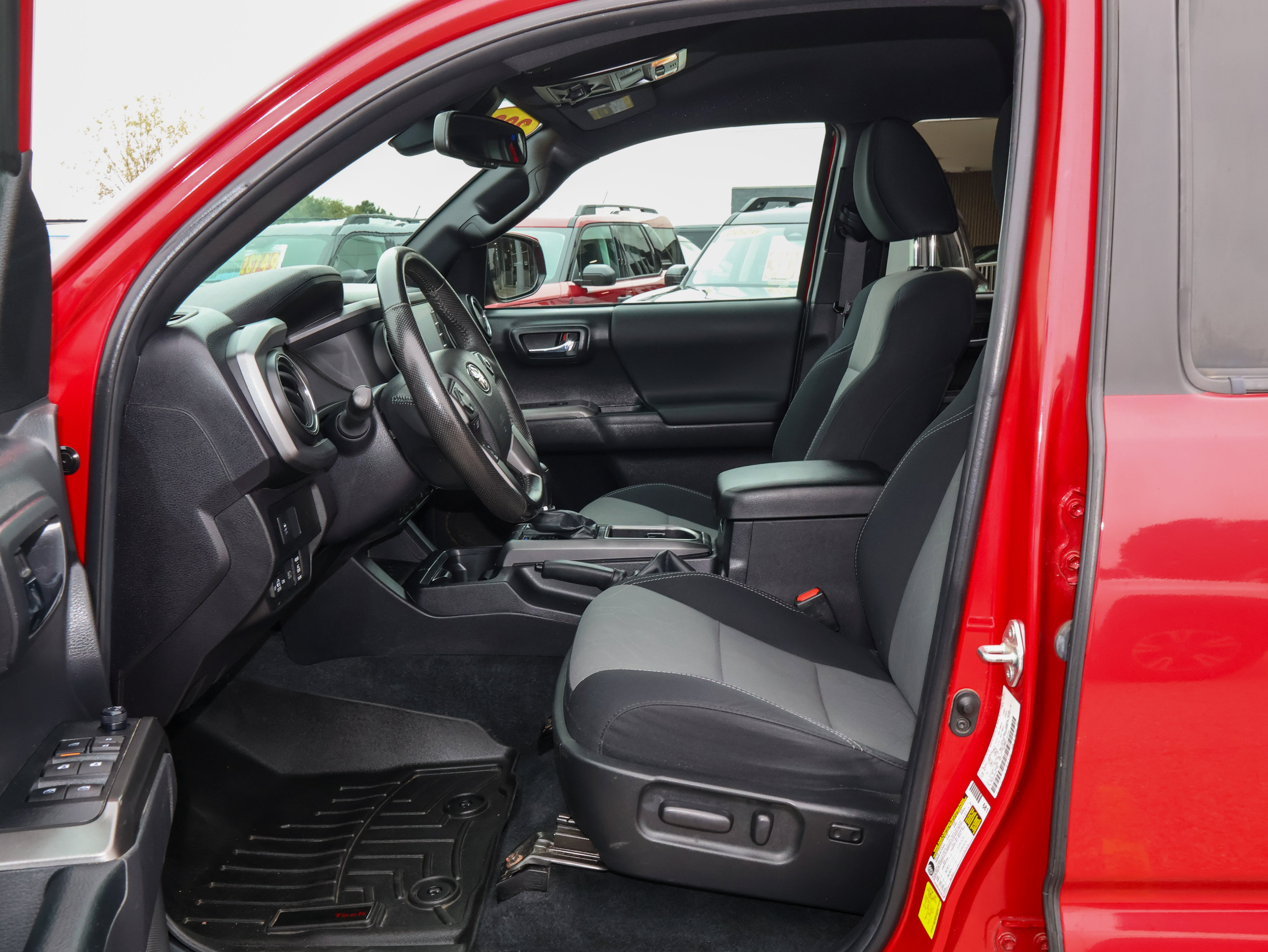 Used 2022 Toyota Tacoma TRD Off-Road w/ Technology Package AWD/4WD image 13
