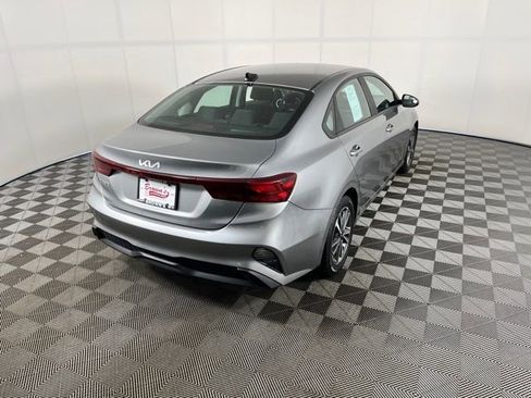 Used 2022 Kia Forte LXS image 7