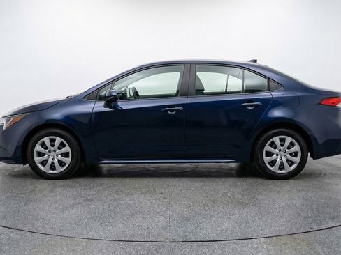 Used 2025 Toyota Corolla LE image 5