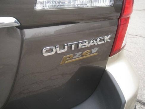 Used 2008 Subaru Outback 2.5i L.L. Bean image 11
