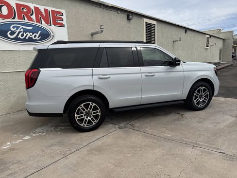 New 2026 Ford Expedition Active image 8