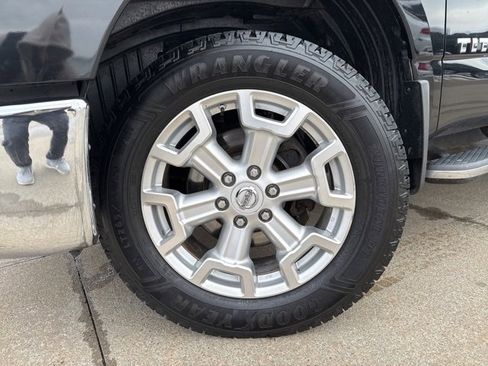 Used 2017 Nissan Titan SV image 49