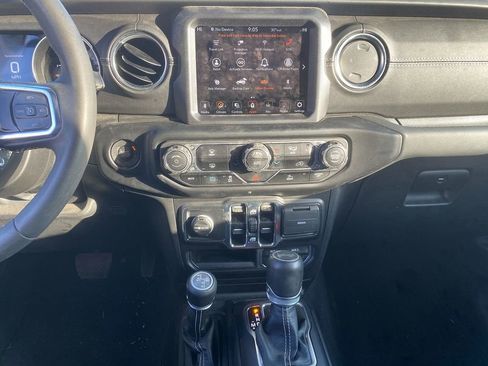 Used 2023 Jeep Wrangler Sahara image 20