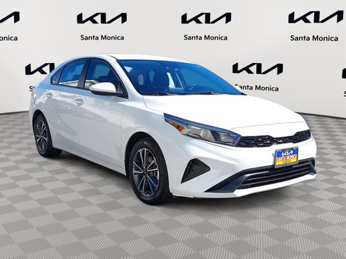 Used 2023 Kia Forte LXS image 3