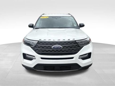 Used 2024 Ford Explorer XLT w/ Equipment Group 202A AWD/4WD image 7