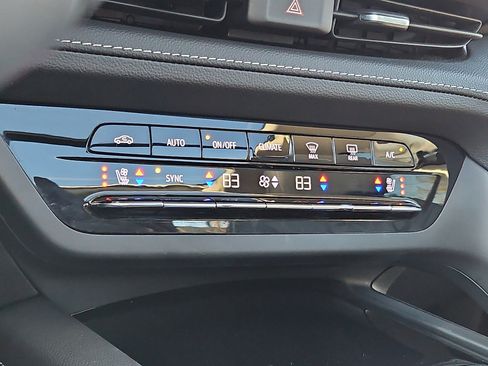 Used 2023 Buick Envision Avenir image 16