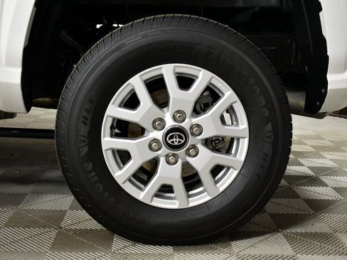 Certified 2025 Toyota Tacoma SR5 image 21