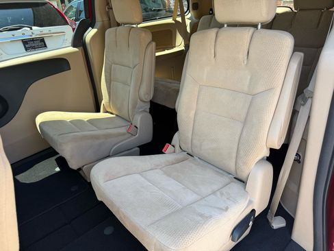 Used 2016 Dodge Grand Caravan SXT FWD image 7