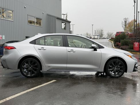 Certified 2025 Toyota Corolla SE image 6
