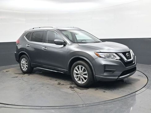 Used 2018 Nissan Rogue SV image 2