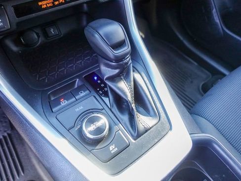 Certified 2022 Toyota RAV4 LE image 20